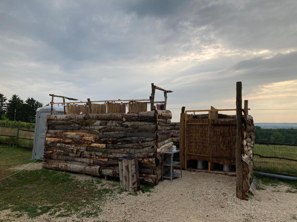 Dharma Horse Shelter Bungalows & Farmping Шіофок Екстер'єр фото
